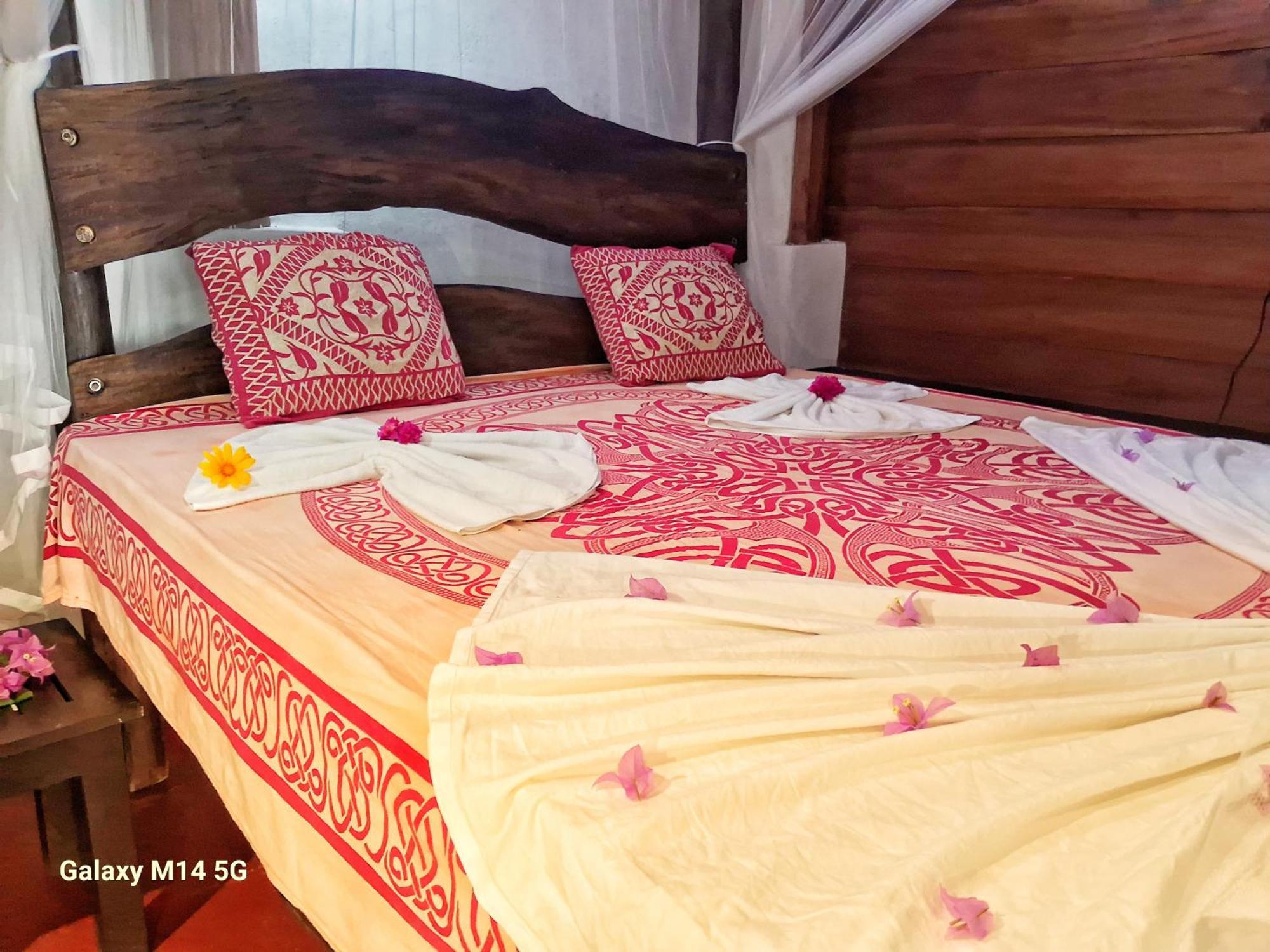 Sea Sound Cabana & Restaurant Тангале Екстериор снимка
